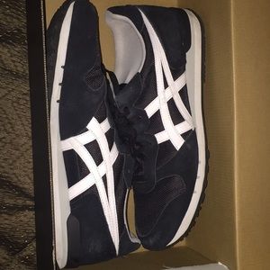 ASICS onitsuka tigers (unisex 12)